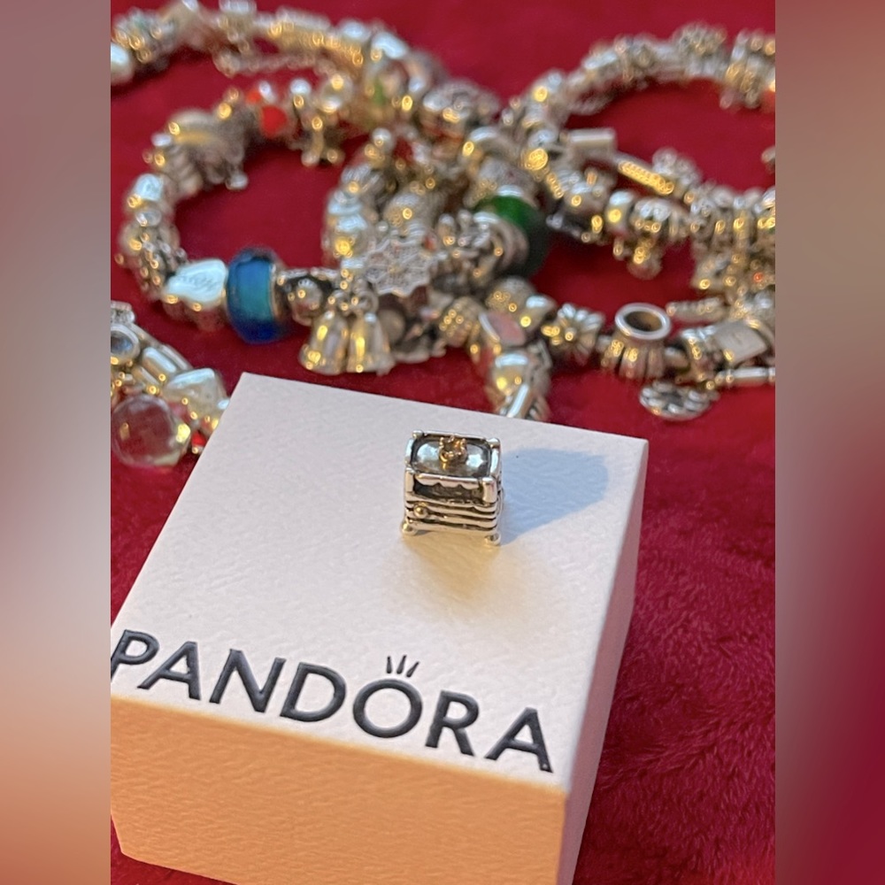Authentic Pandora The princess and the pea charm s925 ale